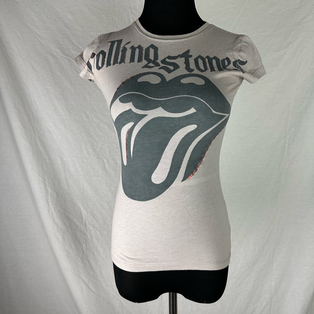 Official Rolling Stones t-shirt size XS. Super soft!!